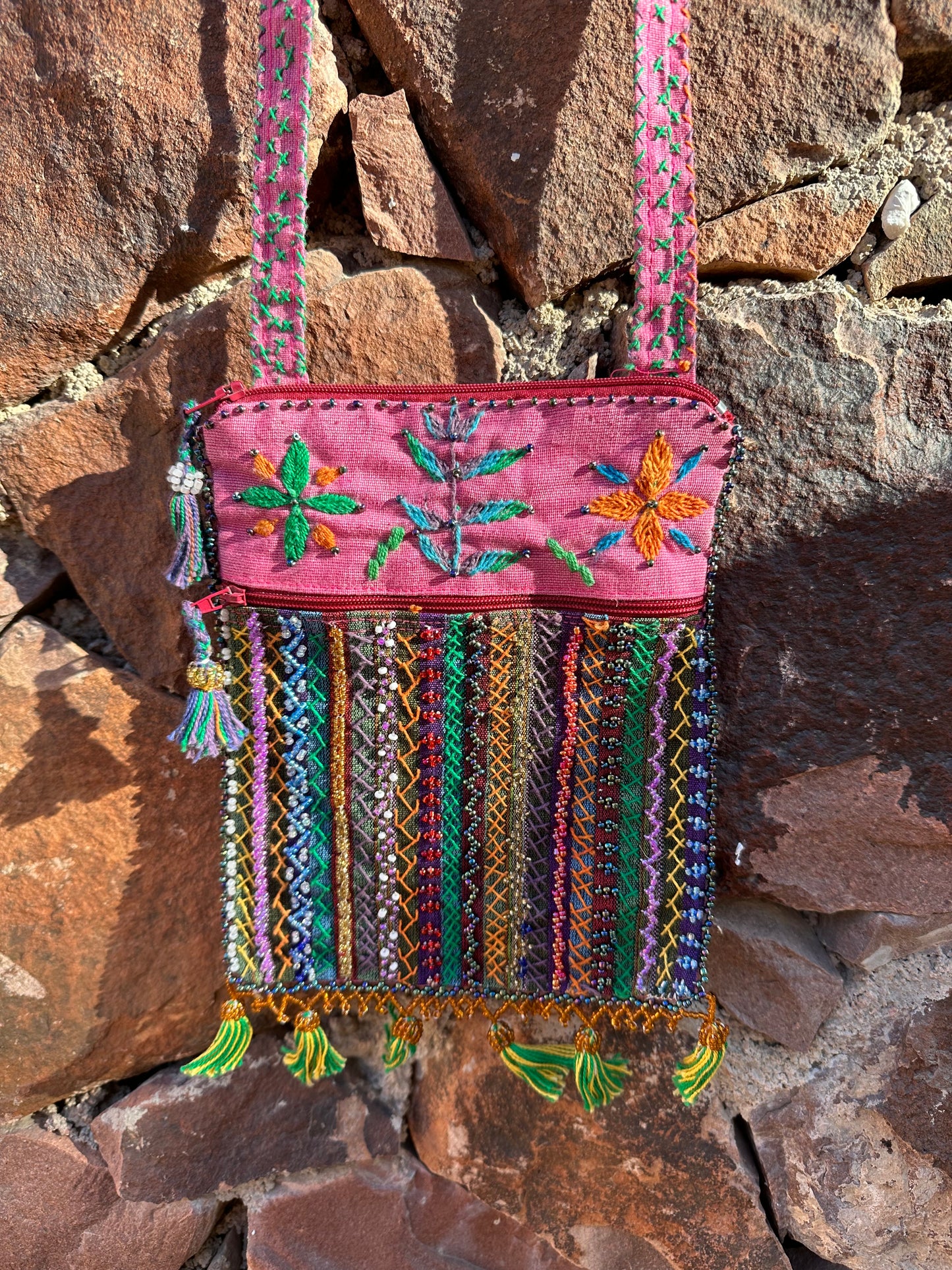 # 11 Brodert passport veske fra St.Catherine Sinai