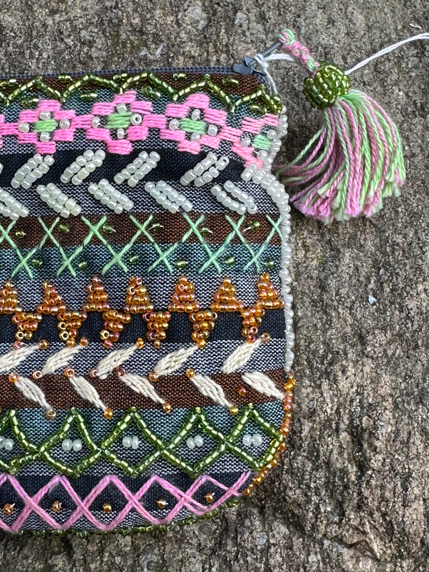 # 21 Brodert veske fra St.Catherine Sinai