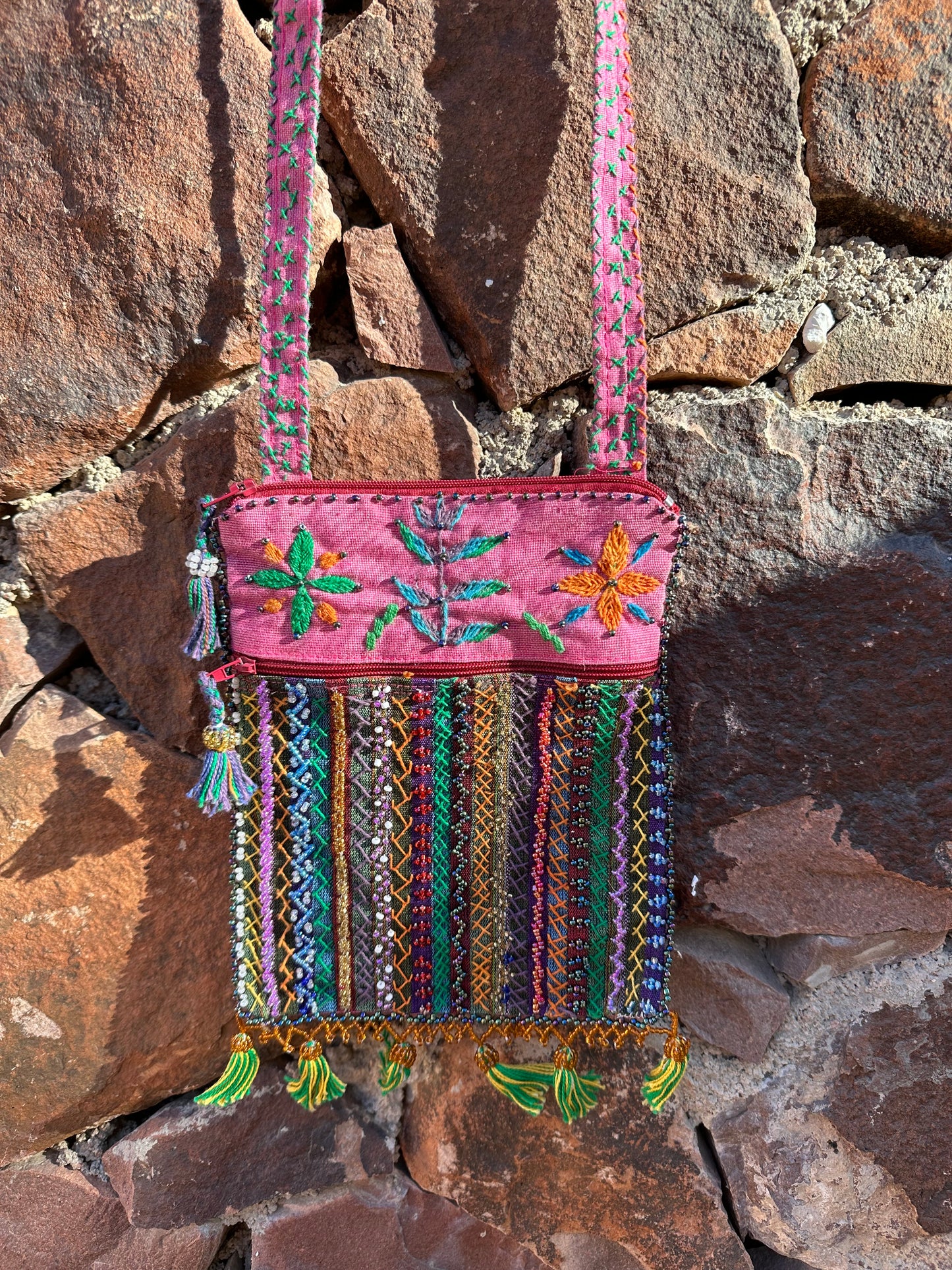 # 11 Brodert passport veske fra St.Catherine Sinai