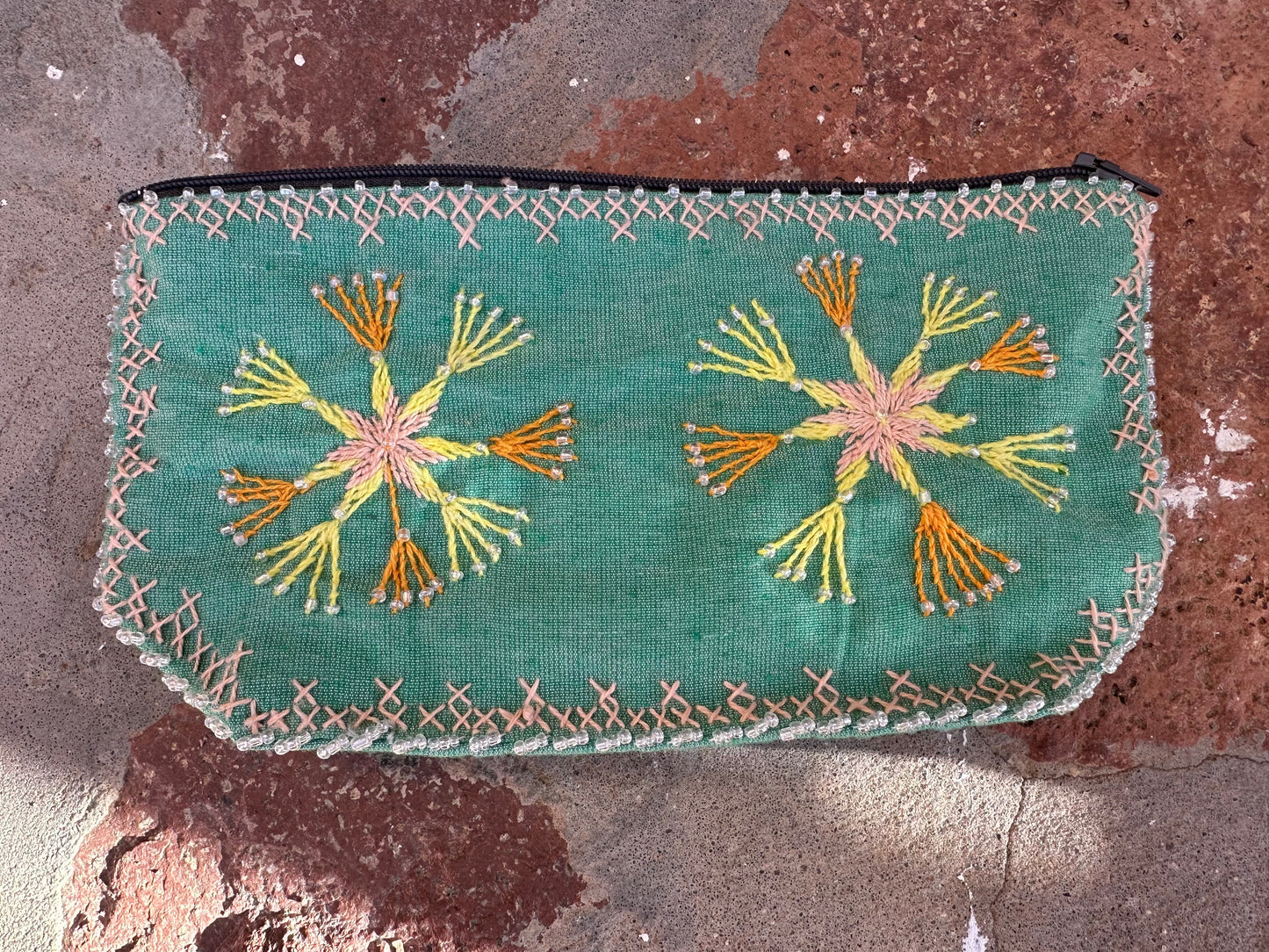 # 2 Brodert veske fra St.Catherine Sinai