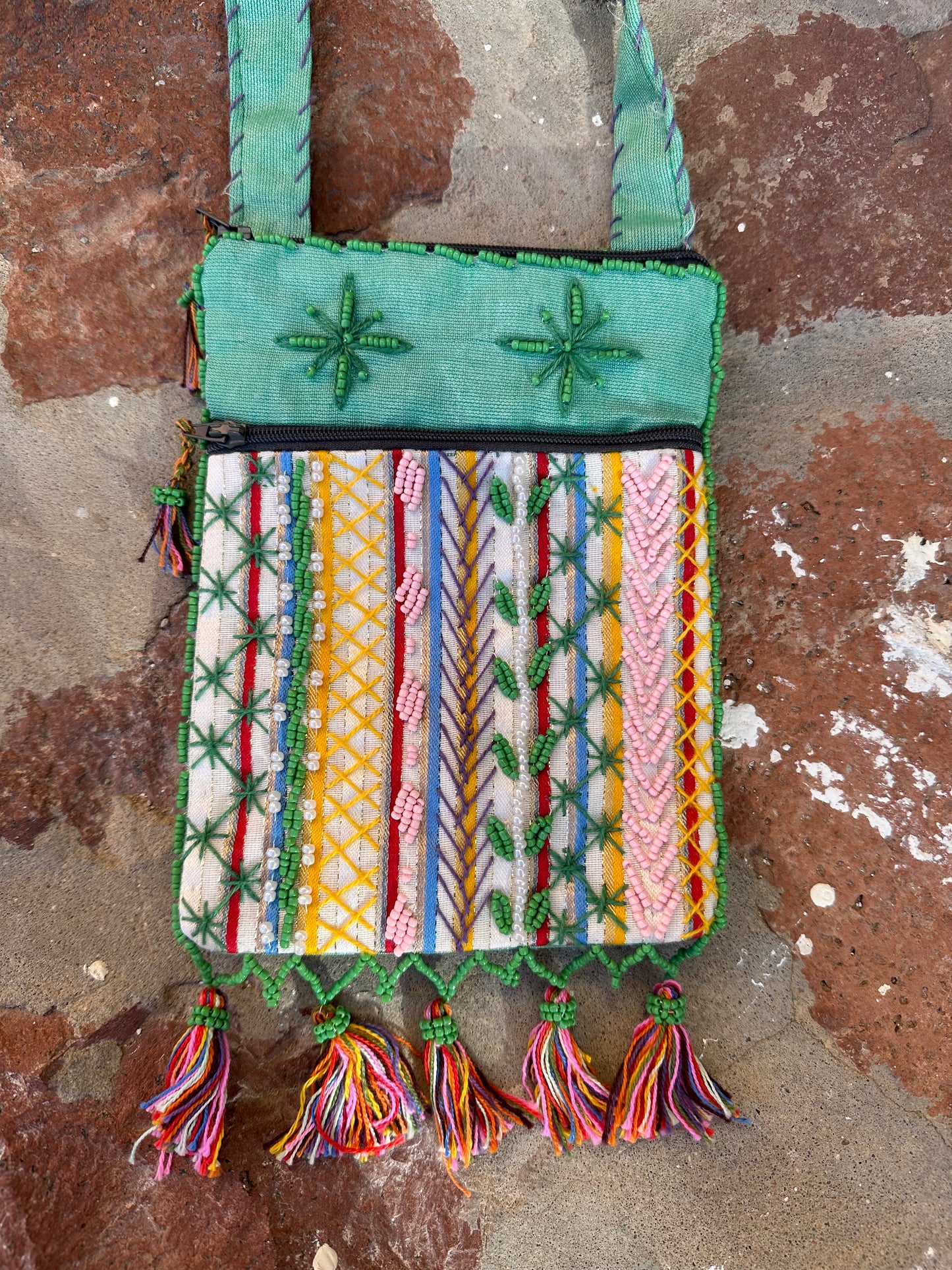 # 12 Brodert passport veske fra St.Catherine Sinai