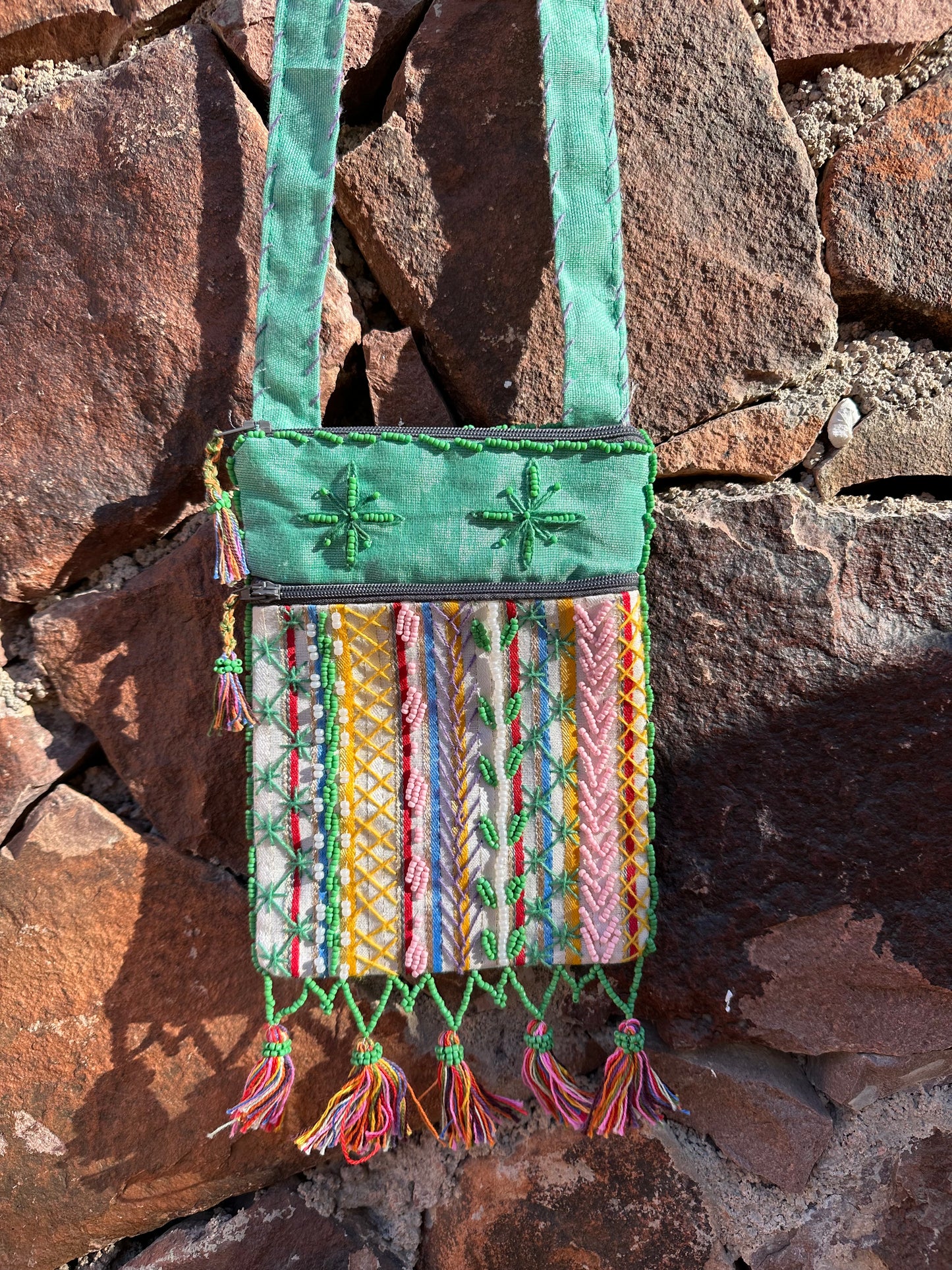 # 12 Brodert passport veske fra St.Catherine Sinai