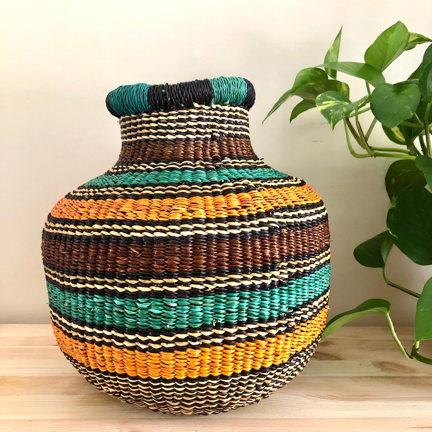 TINY JEMINA VASE KURV #22 COLOUR YOUR WORLD with FAIR TRADE!