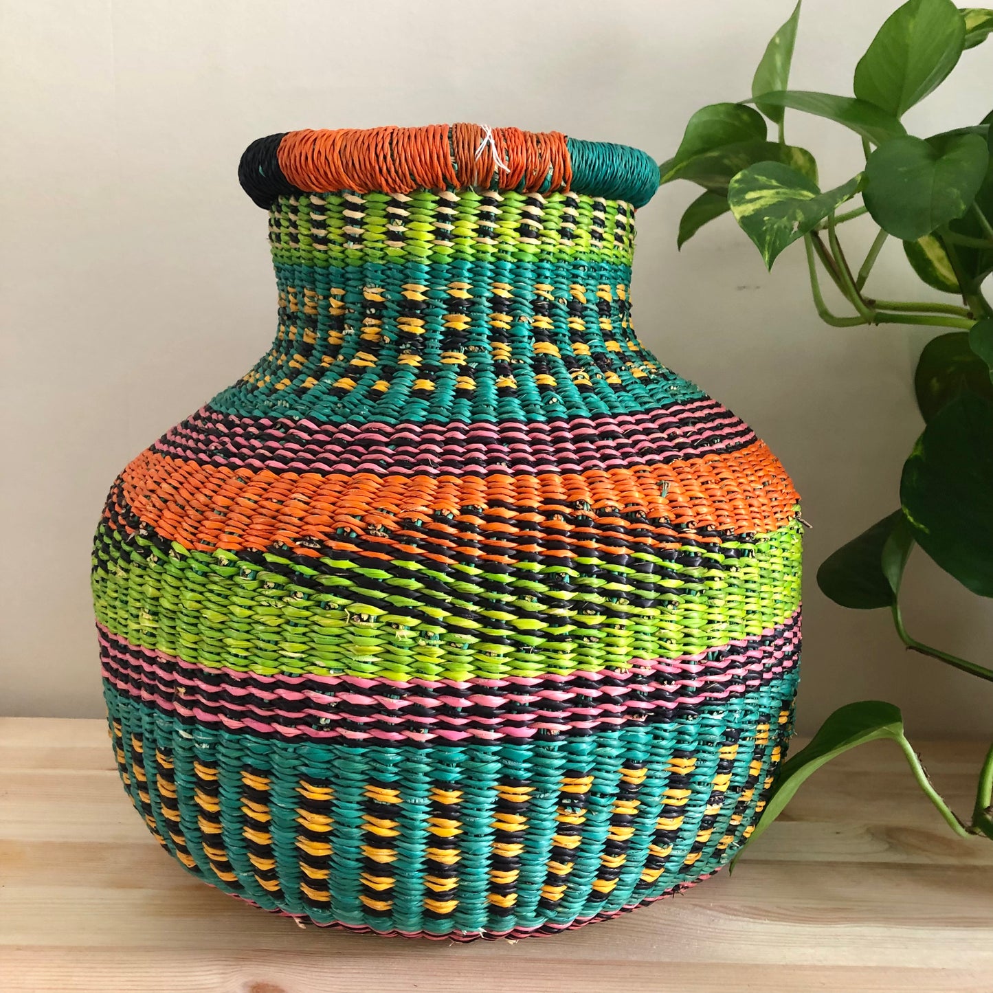 TINY JEMINA VASE KURV #24 COLOUR YOUR WORLD with FAIR TRADE!