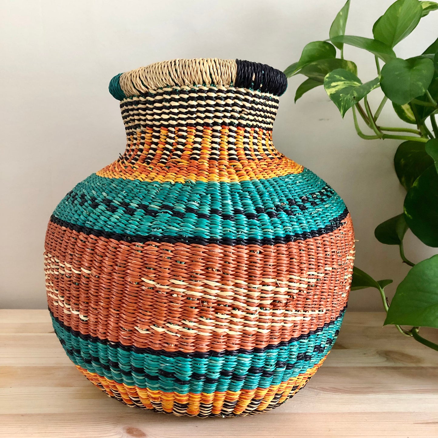 TINY JEMINA VASE KURV #25 COLOUR YOUR WORLD with FAIR TRADE!