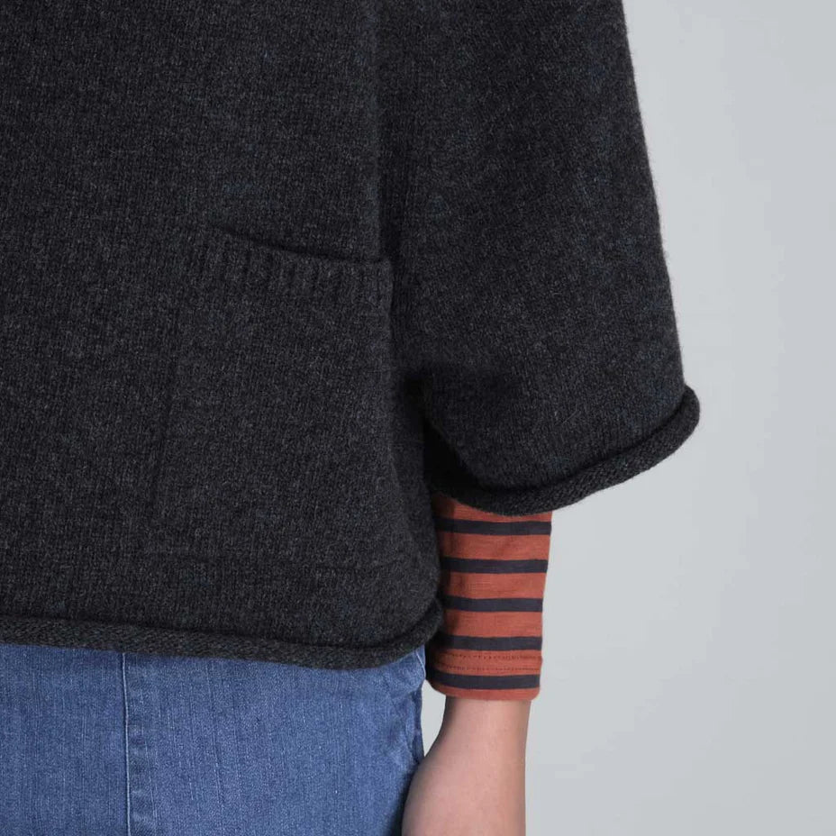 HOLLY STRIKKET PONCHO I REN ULL FRA BIBICO