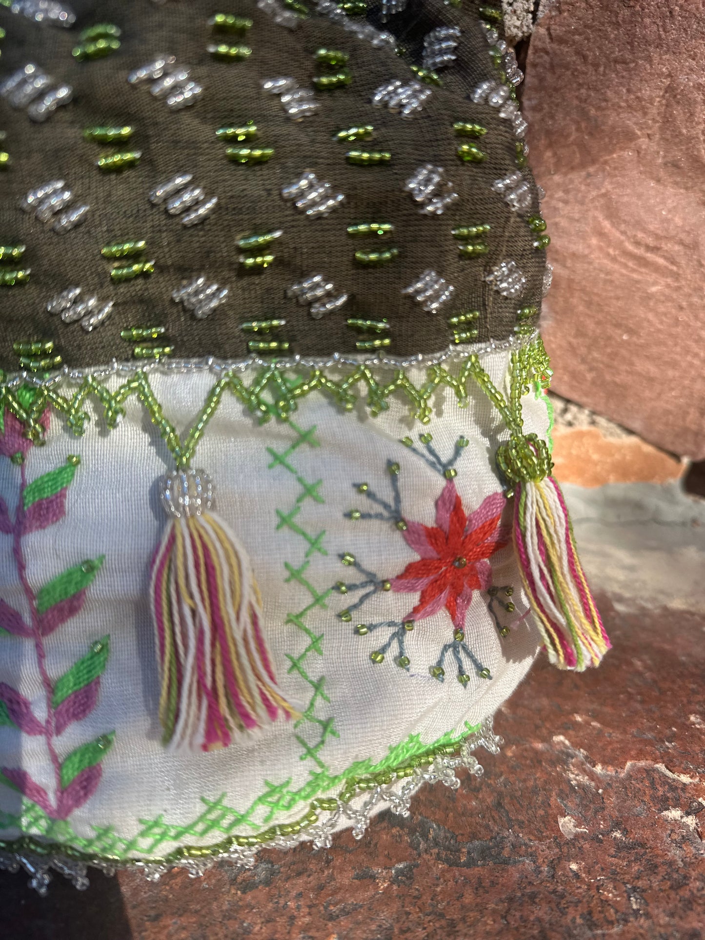 # 62 Pompadour veske - håndbrodert