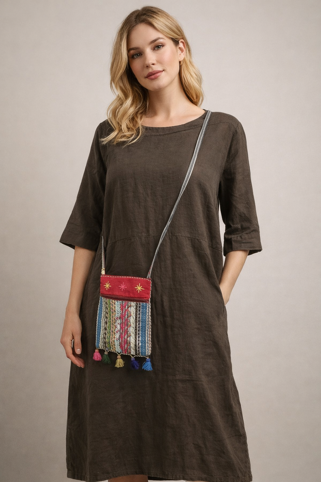 # 85 Brodert passport veske fra St.Catherine Sinai