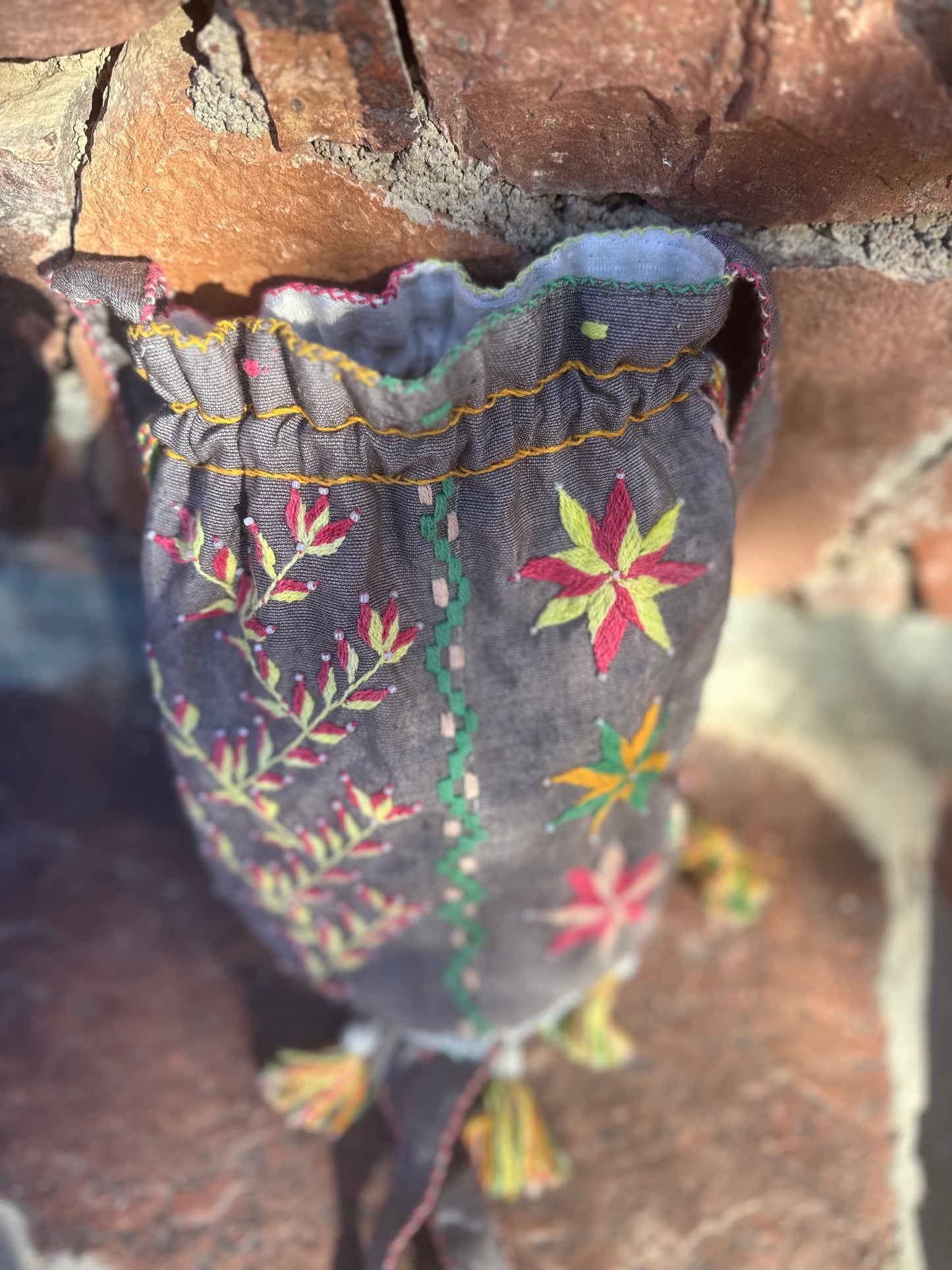 # 63 Pompadour veske - håndbrodert