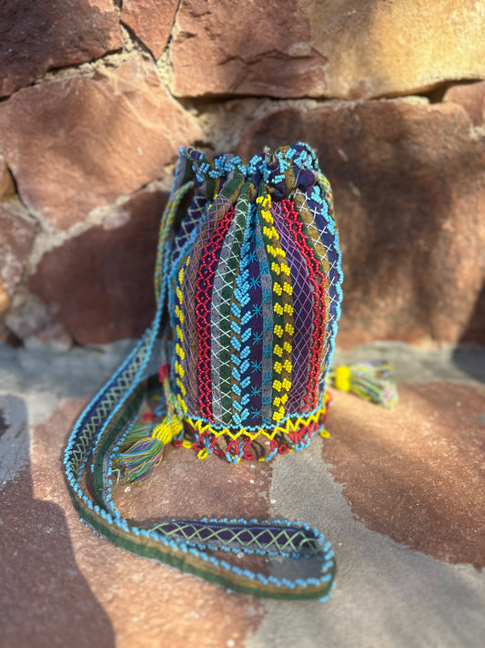 # 65 Pompadour veske - håndbrodert