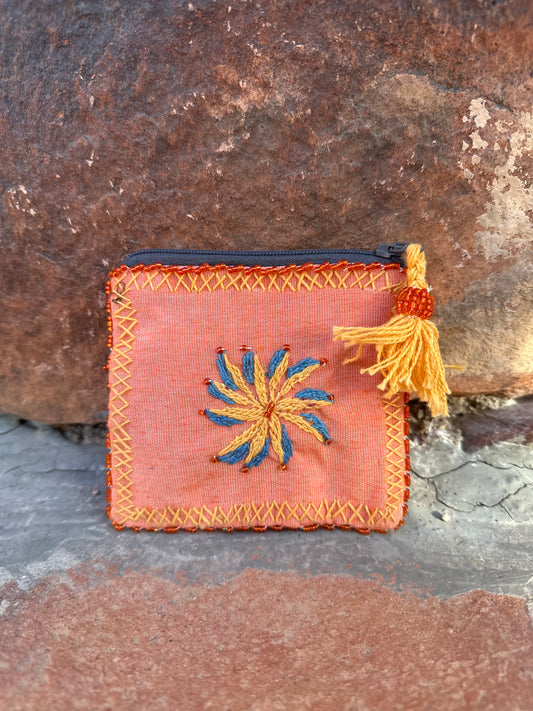 # 49 Brodert liten pung Sinai