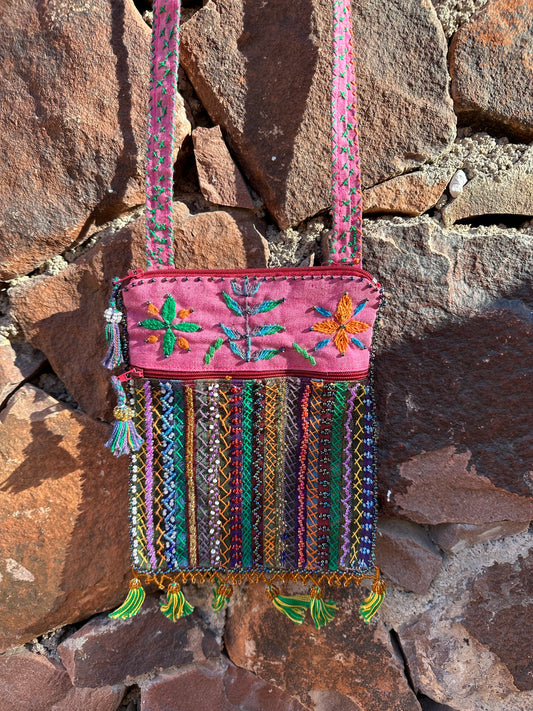 # 11 Brodert passport veske fra St.Catherine Sinai