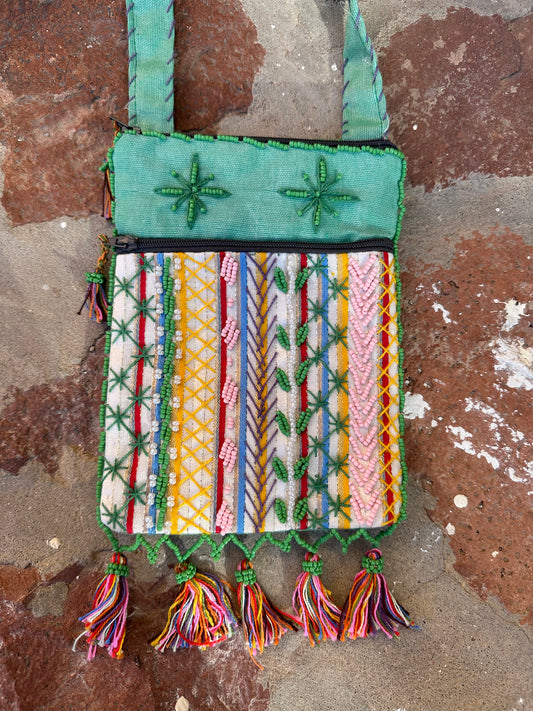 # 12 Brodert passport veske fra St.Catherine Sinai