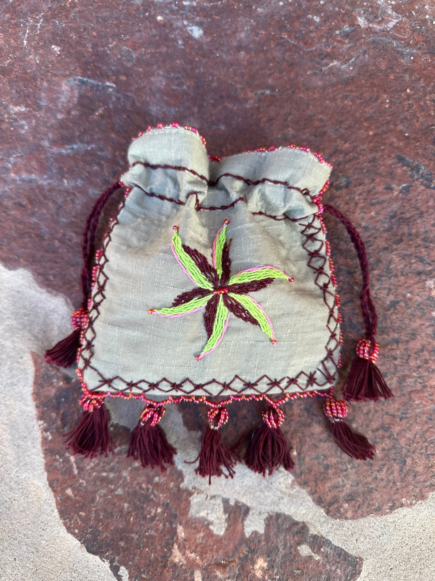 # 35 Sinai brodert liten sukkerpose