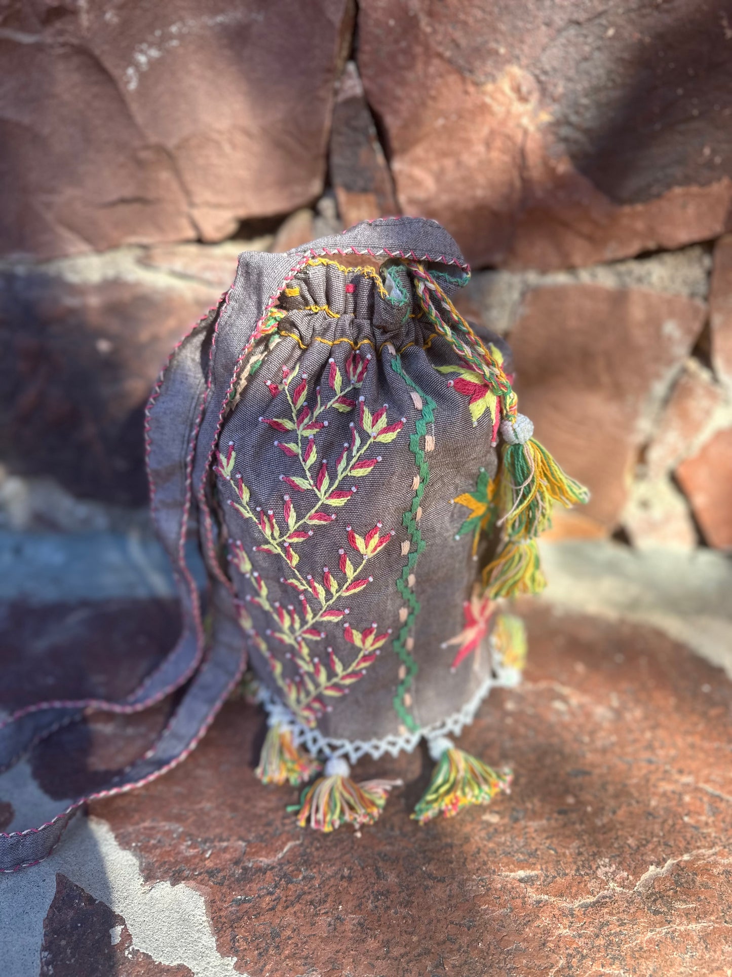 # 63 Pompadour veske - håndbrodert