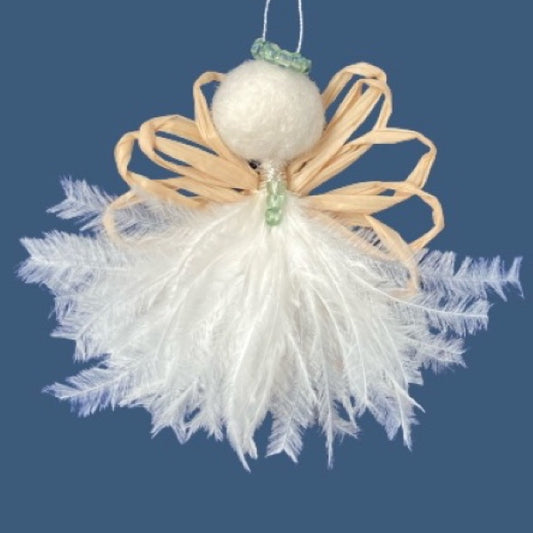 SIYANDA ENGEL med jadefarvede perler